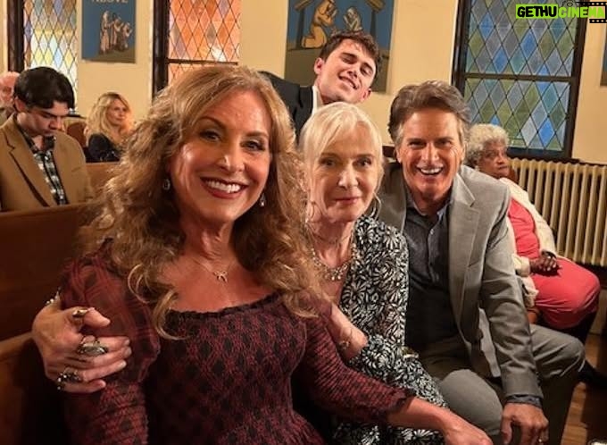 Brooke Elliott - 17.1K Likes - Season 4 Christmas Episode... In an attempt to take sweet pics, a photobomb frenzy ensued. I love this cast so much. Never change. Also a special shoutout to @heatherheadley and her beautiful voice in this episode. #jonbridell #christmasismyfavorite #merrymags