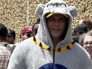Brooke Elliott Instagram - The Bulldog’s Tailgating episode was one of my favorites to shoot. We had so much fun. Don’t underestimate how hard you can laugh when you give 100% to all out barking.  Special shoutout to our immensely talented wardrobe department for making all of our Bulldog Swag🐾💙. They put meticulous detail into our show and we are so lucky to have them on Sweet Mags. @camerondalecostumes
@kristin_costumes 
#gobulldogs
#serenityspirit