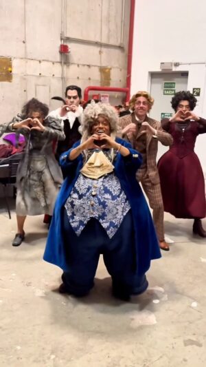 Bruna Guerin Instagram - Se amar tá brabo, a gente dança 🤣💜 Vem assistir @draculanoteatro, a temporada tá acabandooooo, ficamos até dia 12/10 no @teatrobravos

Escute e assista #boracomeragua ? Link na bio 👆🏾