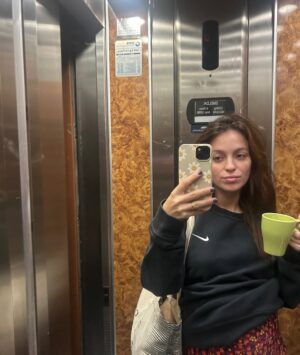 Bruna Quintas Instagram - De forma geral as últimas semanas têm sido vividas com muito amor 💖 
Estamos no último trimestre e eu nem sequer senti o tempo a passar, contrariamente à minha primeira gravidez que me pareceu em slow motion 🤡
Está tudo caótico, não temos nada pronto, mas seguimos tranquilos.