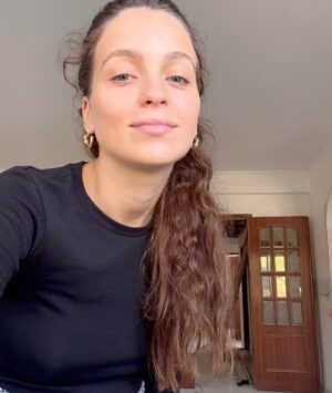 Bruna Quintas Instagram - De forma geral as últimas semanas têm sido vividas com muito amor 💖 
Estamos no último trimestre e eu nem sequer senti o tempo a passar, contrariamente à minha primeira gravidez que me pareceu em slow motion 🤡
Está tudo caótico, não temos nada pronto, mas seguimos tranquilos.
