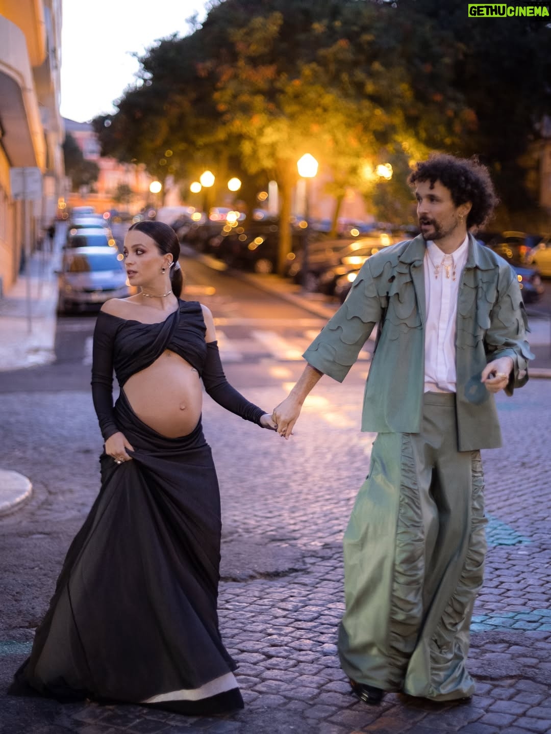 Bruna Quintas - 23.2K Likes - ✨Globos de Ouro’25 ✨

Registos do meu @itwasfiti dos primeiros Globos deste bebé, foi toda uma experiência memorável.
 
Dream Team: 
 
Stylist: @joaotelmo @bestadeestilo 
Assisted by: @abreudemaria 

Custom made: @_roarchive_ 
Jewelry: @eixo_ines   @anadevasconcelos 
Shoes: @aldo_shoes 

Hair and make up: @eestebam 
Assisted by: @nika.msantozz

💅 @5avenidaspa 

Muito bem recebidos 🤍
@intercontinentallisbon