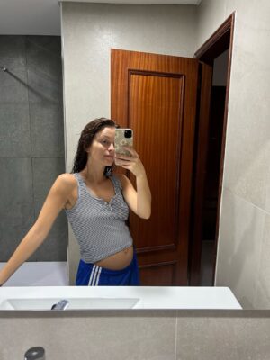 Bruna Quintas Instagram - Alguns registos de um verão marcado por tensão baixa, enjoos, pouca energia, mas com a certeza que não há nada que me deixe mais feliz do que a minha família 💖
A minha barriga começou pequena, mas já está grande. 
Só quando nascer é que saberemos se é menina ou menino e até lá fazemos apostas infinitas. ✨🌸