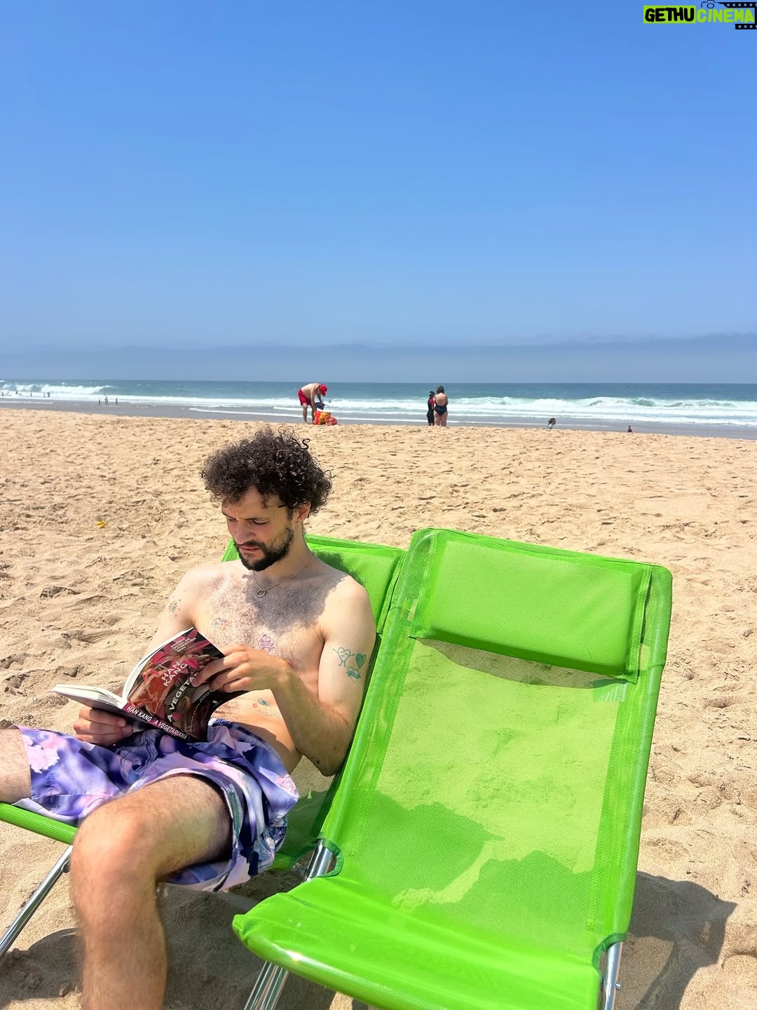 Bruna Quintas - 9.5K Likes - Alguns registos de um verão marcado por tensão baixa, enjoos, pouca energia, mas com a certeza que não há nada que me deixe mais feliz do que a minha família 💖
A minha barriga começou pequena, mas já está grande. 
Só quando nascer é que saberemos se é menina ou menino e até lá fazemos apostas infinitas. ✨🌸