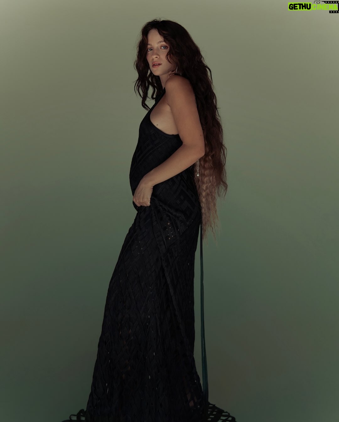 Bruna Quintas - 8.4K Likes - Aos 28 anos, a atriz espera a chegada de um irmão ou irmã para Matilda e conta à Máxima o que muda com esta nova experiência. Fala-nos ainda da amamentação, da desigualdade entre mulheres e homens e da pressão para estar sempre bem na gravidez.
 
📷: @joannacorreia_
🎥: @marianalokelani
Stylist: @joaotelmo
Produção: @laura.dutra
Make up e cabelo: Eduardo Estevam

🔗 Link na bio para ler o artigo na íntegra
 
#máxima #máximapt