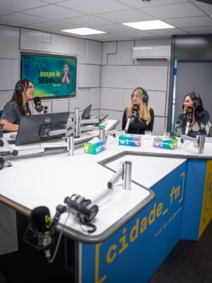 Bruna de Magalhães Instagram - Às 22h, o caos é garantido! 🤭 Desta vez, o @kikoishot recebe as sempre imprevisíveis @masinfluenciaspodcast, que partilham os seus conselhos em momentos imperdíveis neste episódio de “Terapia de Segunda” 💅
Ouve on air, no site da Cidade FM ou nas plataformas digitais (YouTube, Spotify e Apple Podcasts).
#TerapiaDeSegunda #kikoishot #sósequiseres
