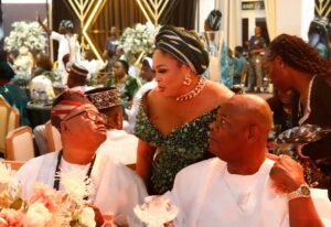 Bukky Wright Instagram - All slides bloomsss✨🥰
.
.
.
#seyivodiat50 #weoutside