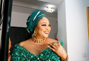 Bukky Wright Instagram - All slides bloomsss✨🥰
.
.
.
#seyivodiat50 #weoutside