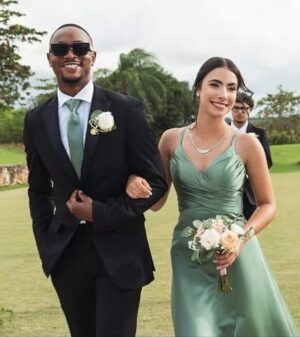 Bukky Wright Instagram - Thank you to everyone that made this a special and memorable day for me. Eyin na a ri ti yin se ooo 🙏🏻❤️

📸: @x.joshuafernandez
