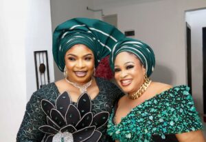 Bukky Wright Instagram - All slides bloomsss✨🥰
.
.
.
#seyivodiat50 #weoutside