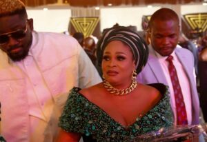 Bukky Wright Instagram - All slides bloomsss✨🥰
.
.
.
#seyivodiat50 #weoutside