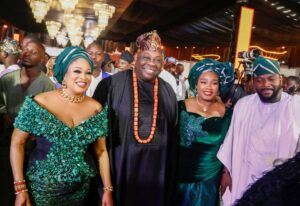 Bukky Wright Instagram - All slides bloomsss✨🥰
.
.
.
#seyivodiat50 #weoutside