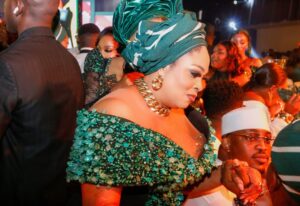 Bukky Wright Instagram - All slides bloomsss✨🥰
.
.
.
#seyivodiat50 #weoutside