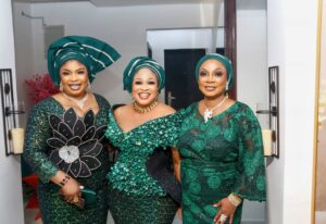 Bukky Wright Instagram - All slides bloomsss✨🥰
.
.
.
#seyivodiat50 #weoutside