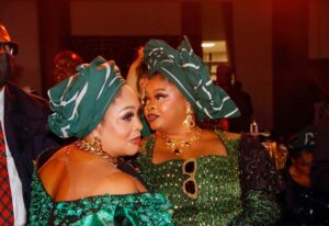 Bukky Wright Instagram - All slides bloomsss✨🥰
.
.
.
#seyivodiat50 #weoutside