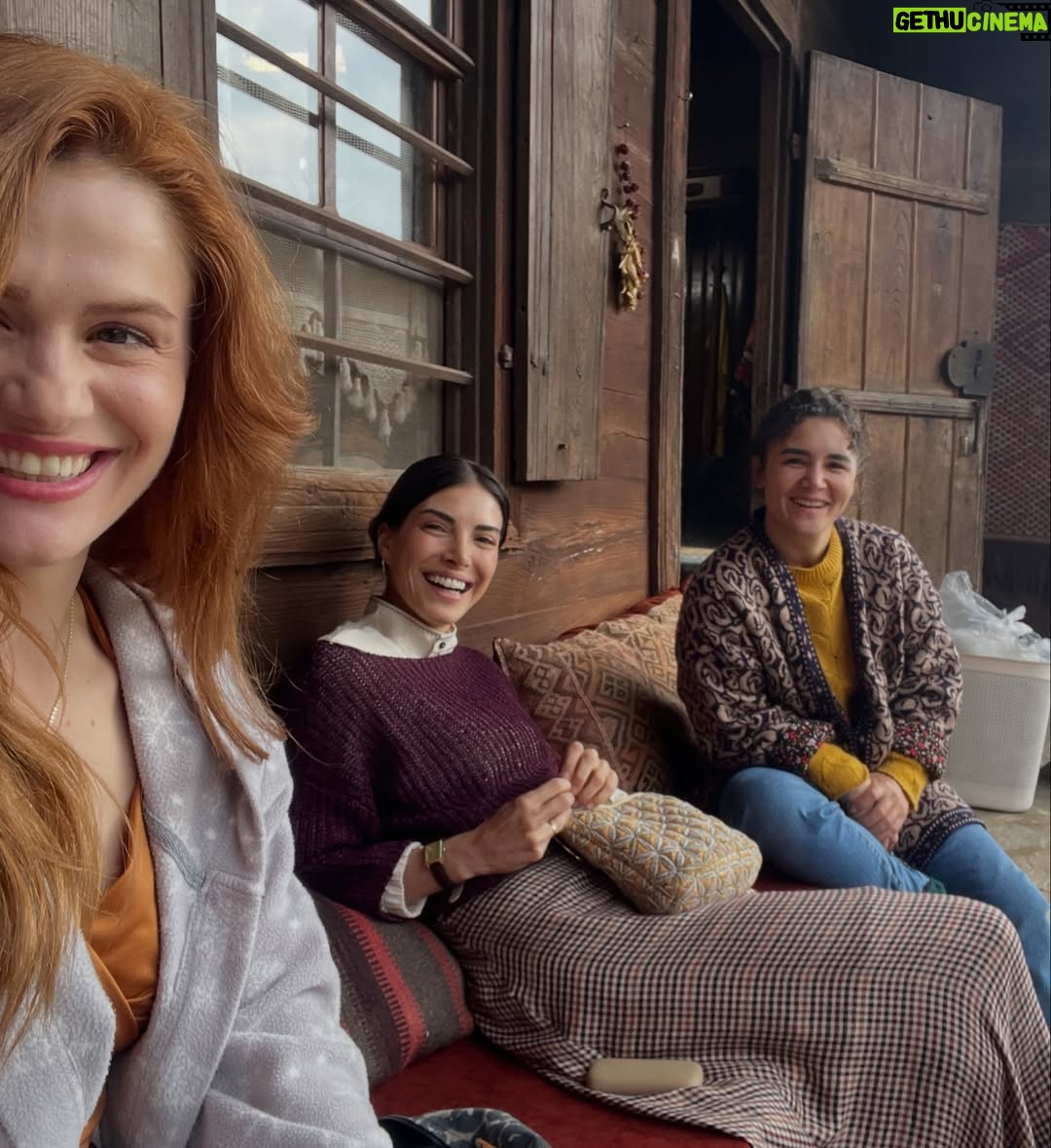 Burcu Cavrar - 139.6K Likes - 🧡