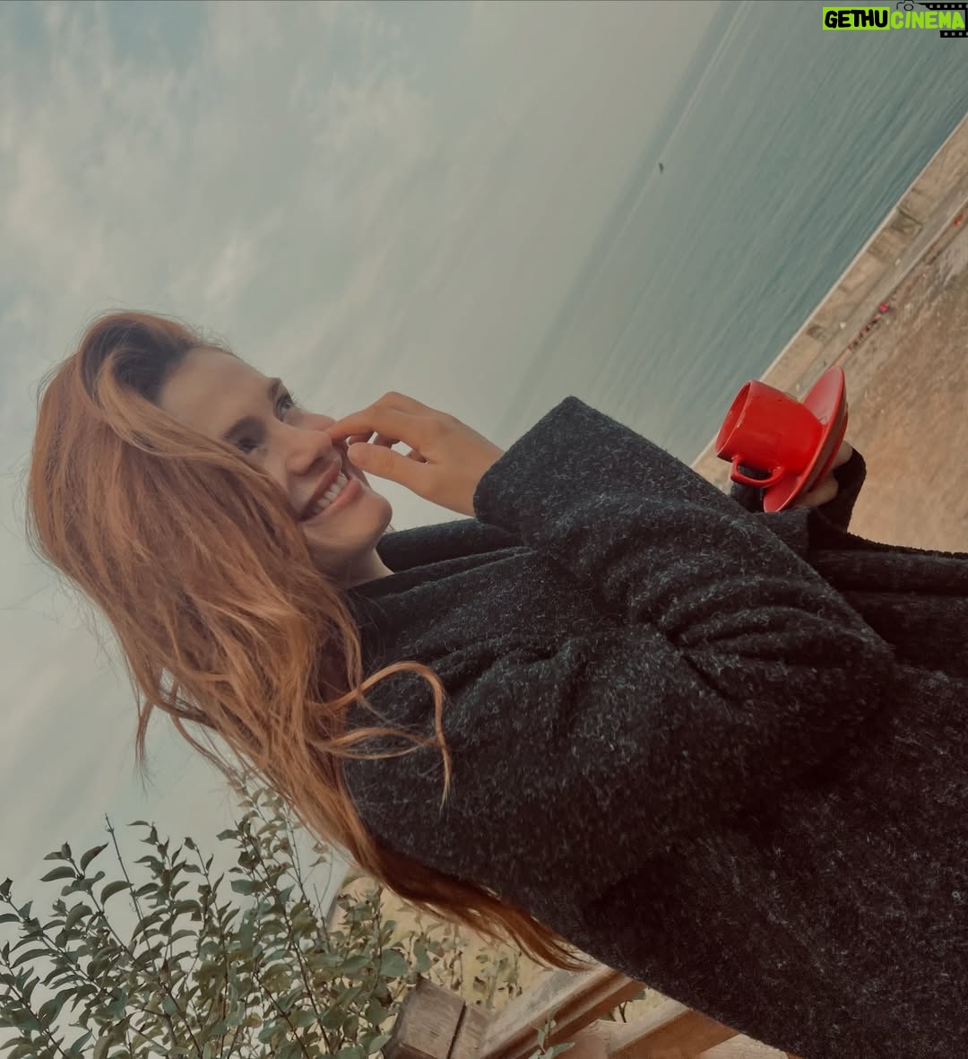 Burcu Cavrar - 139.6K Likes - 🧡