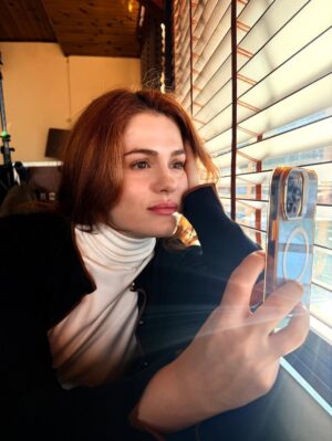 Burcu Cavrar Instagram - 🫂Bizimkiler