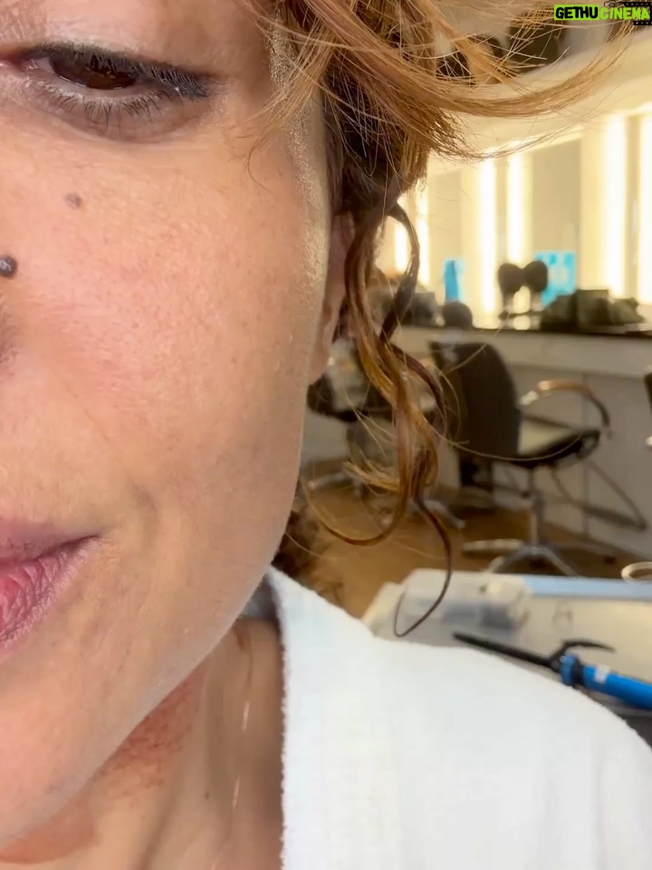 Camila Pitanga - 43.6K Likes - Tentando encaixar o mês de novembro em poucas fotos, enquanto o celular já vive no limite 😂. 
E, no meio disso tudo, ela mesma, Ellen, dando o ar da graça de novo… Fiquem de olho, que tem surpresa chegando!