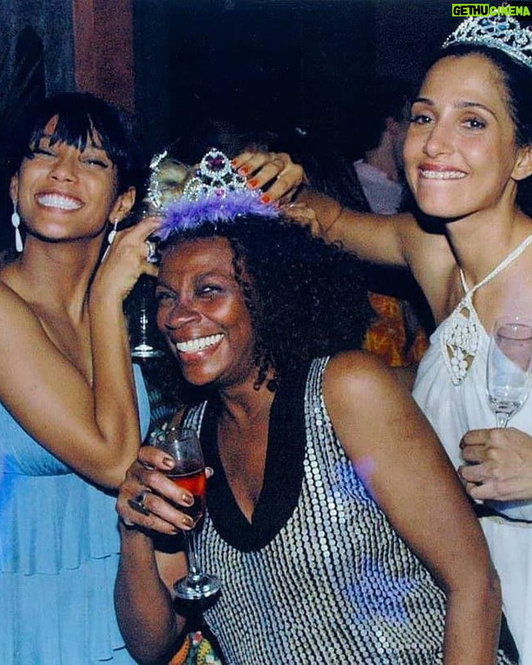 Camila Pitanga - 69.1K Likes - Taís

Te celebramos! 

Hoje seu aniversário é o dia da Marcha das Mulheres Negras. Seu sucesso, sua caminhada de luta é inspiração para meninas e mulheres de todos os cantos do país. 
Sua gargalhada inconfundível, sua voz firme nas horas necessárias, seu Méier que se traduz inúmeras vezes em bem viver a sofisticação do simples, é o que estou cá pinçando como elementos únicos da sua beleza e autenticidade. 

Louvo a nossa amizade. 
Louvo nossas conversas sérias. 
Celebro seu aniversário desejando que vc sonhe e se realize cada vez mais. 
Estarei sempre de mãos dadas contigo! 

Feliz aniversário namorada! 

Camila