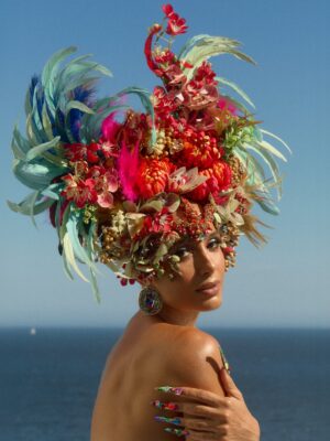 Camila Pitanga Instagram - Que alegria anunciar que este ano vou ser a Rainha do Baile do Copa! Pra quem ama e vive o Carnaval do Rio, como eu, é uma honra fazer parte dessa festa icônica, que há mais de 100 anos marca a folia carioca. E Vamos celebrar a brasilidade no maior Carnaval do mundo! Não poderia me deixar mais feliz.

@belmondcopacabanapalace 
#belmond #copacabana #riodejaneiro