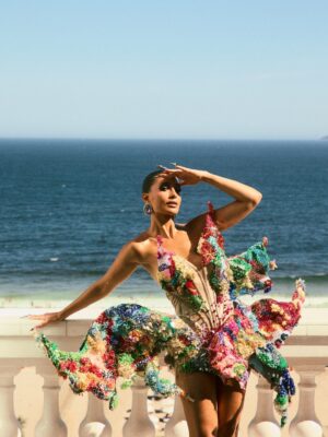 Camila Pitanga Instagram - Que alegria anunciar que este ano vou ser a Rainha do Baile do Copa! Pra quem ama e vive o Carnaval do Rio, como eu, é uma honra fazer parte dessa festa icônica, que há mais de 100 anos marca a folia carioca. E Vamos celebrar a brasilidade no maior Carnaval do mundo! Não poderia me deixar mais feliz.

@belmondcopacabanapalace 
#belmond #copacabana #riodejaneiro