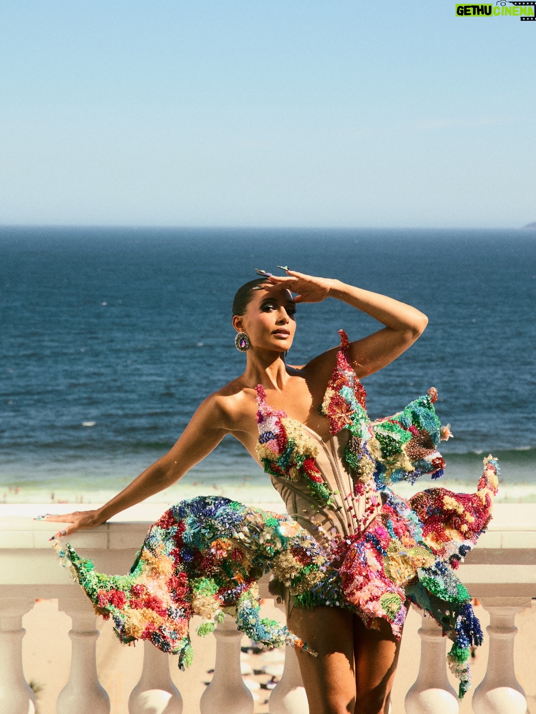 Camila Pitanga - 44.3K Likes - Que alegria anunciar que este ano vou ser a Rainha do Baile do Copa! Pra quem ama e vive o Carnaval do Rio, como eu, é uma honra fazer parte dessa festa icônica, que há mais de 100 anos marca a folia carioca. E Vamos celebrar a brasilidade no maior Carnaval do mundo! Não poderia me deixar mais feliz.

@belmondcopacabanapalace 
#belmond #copacabana #riodejaneiro