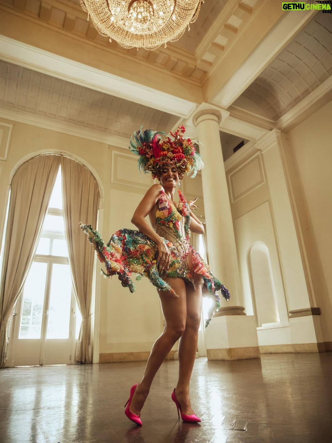 Camila Pitanga - 44.3K Likes - Que alegria anunciar que este ano vou ser a Rainha do Baile do Copa! Pra quem ama e vive o Carnaval do Rio, como eu, é uma honra fazer parte dessa festa icônica, que há mais de 100 anos marca a folia carioca. E Vamos celebrar a brasilidade no maior Carnaval do mundo! Não poderia me deixar mais feliz.

@belmondcopacabanapalace 
#belmond #copacabana #riodejaneiro