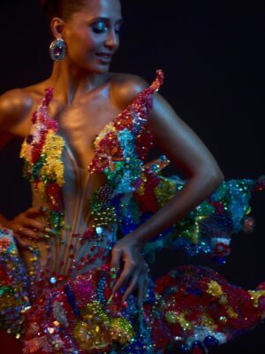Camila Pitanga Instagram - Que alegria anunciar que este ano vou ser a Rainha do Baile do Copa! Pra quem ama e vive o Carnaval do Rio, como eu, é uma honra fazer parte dessa festa icônica, que há mais de 100 anos marca a folia carioca. E Vamos celebrar a brasilidade no maior Carnaval do mundo! Não poderia me deixar mais feliz.

@belmondcopacabanapalace 
#belmond #copacabana #riodejaneiro