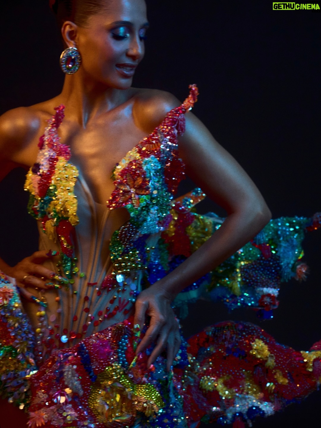 Camila Pitanga - 44.3K Likes - Que alegria anunciar que este ano vou ser a Rainha do Baile do Copa! Pra quem ama e vive o Carnaval do Rio, como eu, é uma honra fazer parte dessa festa icônica, que há mais de 100 anos marca a folia carioca. E Vamos celebrar a brasilidade no maior Carnaval do mundo! Não poderia me deixar mais feliz.

@belmondcopacabanapalace 
#belmond #copacabana #riodejaneiro