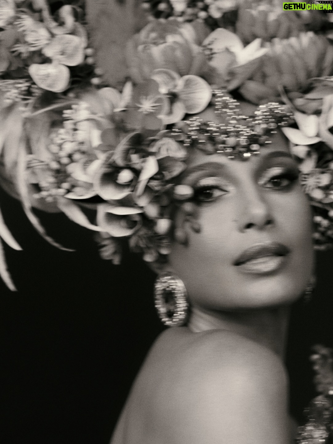 Camila Pitanga - 44.3K Likes - Que alegria anunciar que este ano vou ser a Rainha do Baile do Copa! Pra quem ama e vive o Carnaval do Rio, como eu, é uma honra fazer parte dessa festa icônica, que há mais de 100 anos marca a folia carioca. E Vamos celebrar a brasilidade no maior Carnaval do mundo! Não poderia me deixar mais feliz.

@belmondcopacabanapalace 
#belmond #copacabana #riodejaneiro