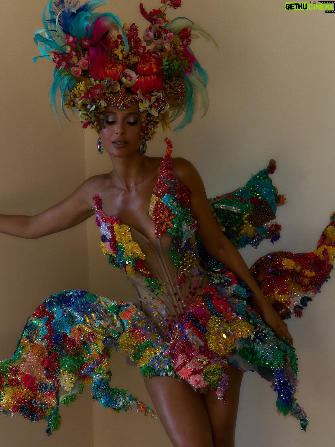 Camila Pitanga - 44.3K Likes - Que alegria anunciar que este ano vou ser a Rainha do Baile do Copa! Pra quem ama e vive o Carnaval do Rio, como eu, é uma honra fazer parte dessa festa icônica, que há mais de 100 anos marca a folia carioca. E Vamos celebrar a brasilidade no maior Carnaval do mundo! Não poderia me deixar mais feliz.

@belmondcopacabanapalace 
#belmond #copacabana #riodejaneiro
