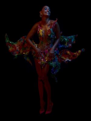 Camila Pitanga Instagram - Que alegria anunciar que este ano vou ser a Rainha do Baile do Copa! Pra quem ama e vive o Carnaval do Rio, como eu, é uma honra fazer parte dessa festa icônica, que há mais de 100 anos marca a folia carioca. E Vamos celebrar a brasilidade no maior Carnaval do mundo! Não poderia me deixar mais feliz.

@belmondcopacabanapalace 
#belmond #copacabana #riodejaneiro