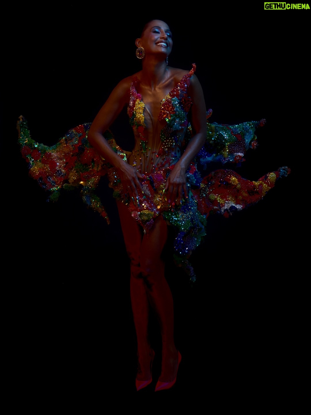 Camila Pitanga - 44.3K Likes - Que alegria anunciar que este ano vou ser a Rainha do Baile do Copa! Pra quem ama e vive o Carnaval do Rio, como eu, é uma honra fazer parte dessa festa icônica, que há mais de 100 anos marca a folia carioca. E Vamos celebrar a brasilidade no maior Carnaval do mundo! Não poderia me deixar mais feliz.

@belmondcopacabanapalace 
#belmond #copacabana #riodejaneiro