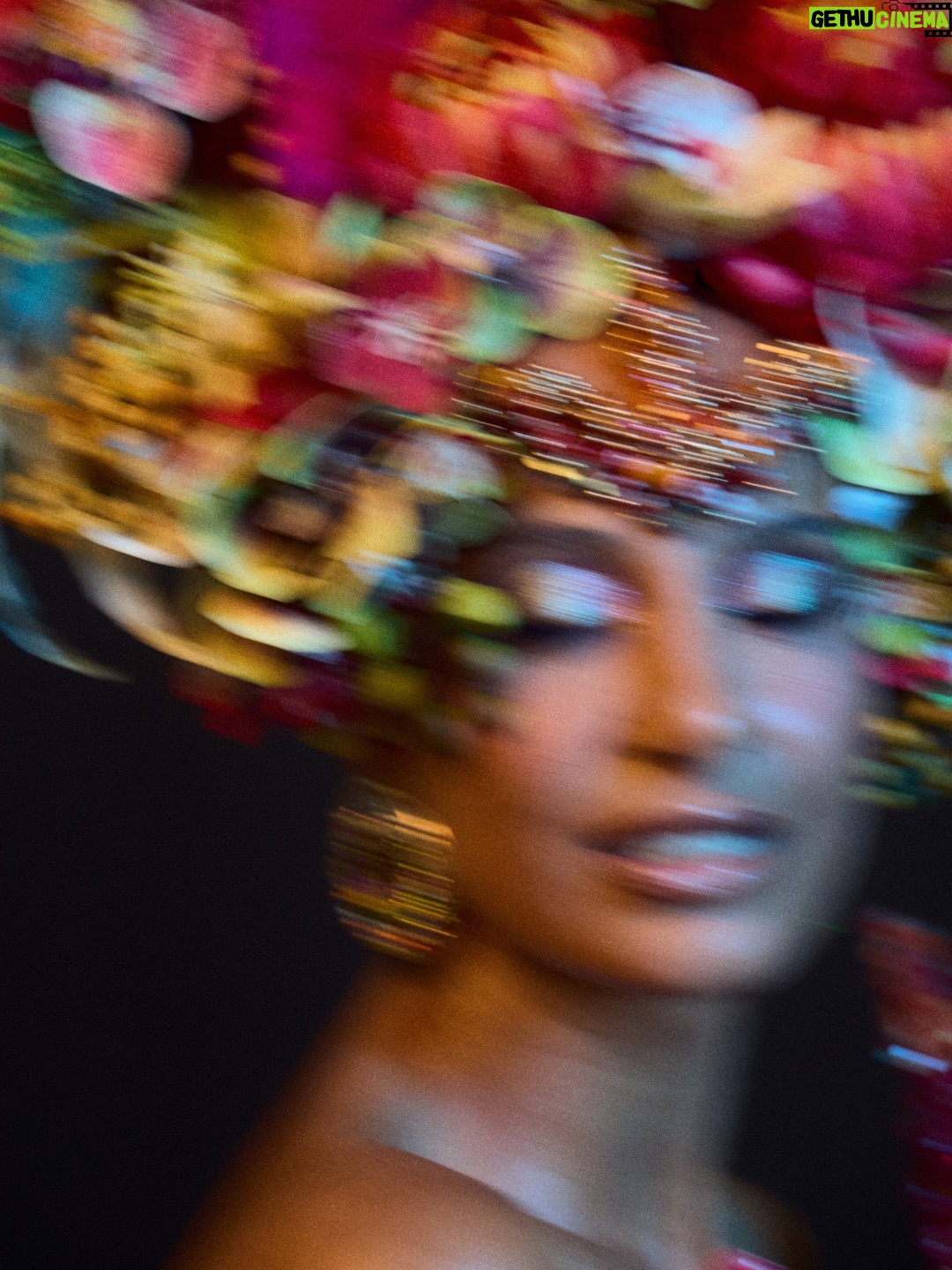 Camila Pitanga - 44.3K Likes - Que alegria anunciar que este ano vou ser a Rainha do Baile do Copa! Pra quem ama e vive o Carnaval do Rio, como eu, é uma honra fazer parte dessa festa icônica, que há mais de 100 anos marca a folia carioca. E Vamos celebrar a brasilidade no maior Carnaval do mundo! Não poderia me deixar mais feliz.

@belmondcopacabanapalace 
#belmond #copacabana #riodejaneiro
