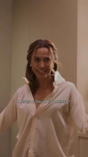 Camila Pitanga Instagram - Oi loooloverssss, Lola passando pra convocar todos vocês para votarem nela, porque vamos combinar… ela merece o Oscar, né? 

E a concorrência tá finaaa, meu amores, só mulher poderosa! Mas agora é com vocês, eu já entreguei drama, emoção e close, agora é hora de vocês entregarem o voto! (O link é natelinha.uol.com.br/melhores-do-ano/votacao e tb ta nos stories!!) 😌