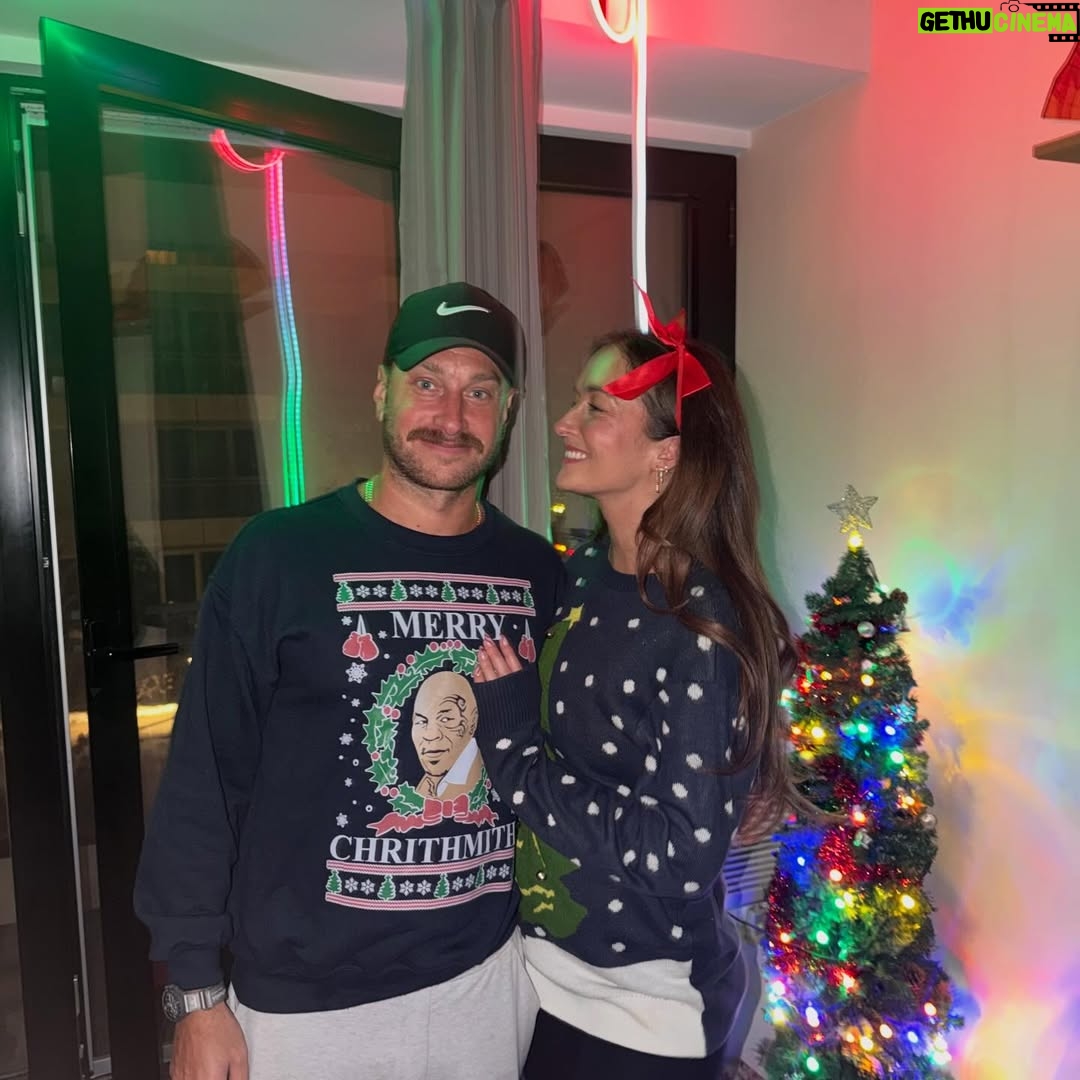 Camille Dufresne - 1.8K Likes - Premier Noël avec monsieur moustache 💙