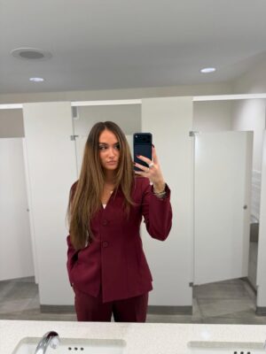 Camille Dufresne Instagram - Les outfits que j’ai mis au travail dernièrement ☀️ vos prefs ? 😍