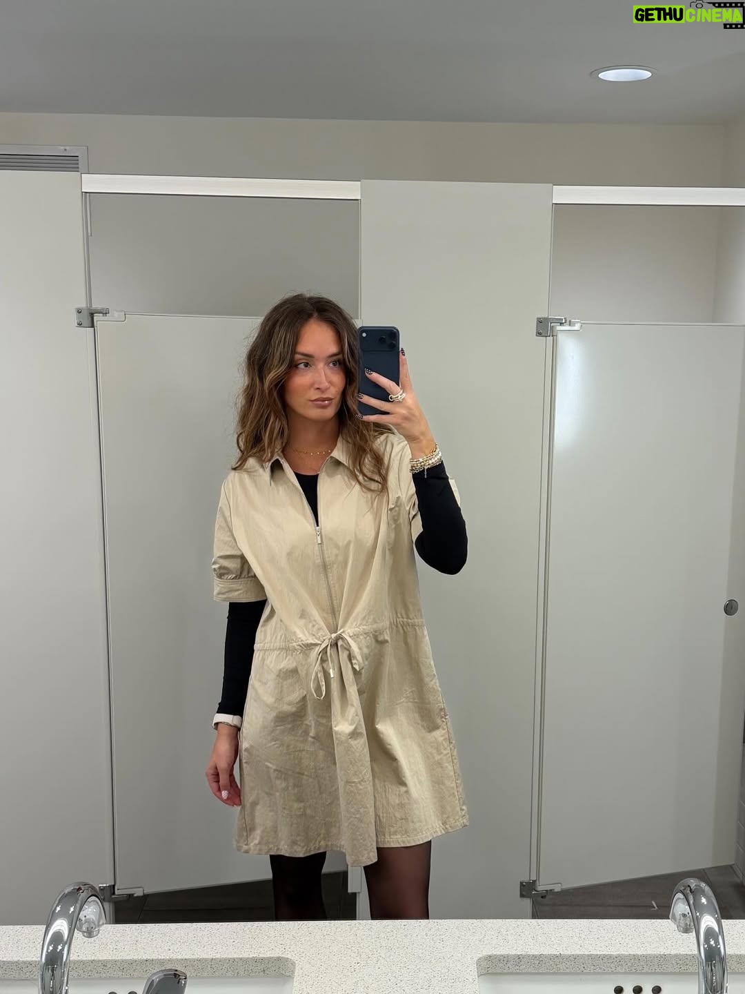 Camille Dufresne - 1.4K Likes - Les outfits que j’ai mis au travail dernièrement ☀️ vos prefs ? 😍