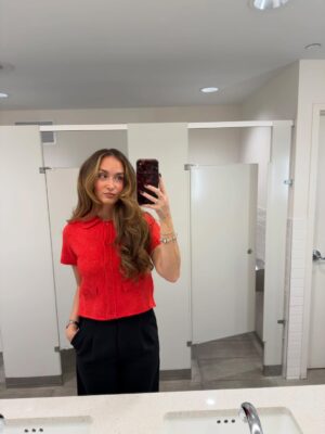 Camille Dufresne Instagram - Les outfits que j’ai mis au travail dernièrement ☀️ vos prefs ? 😍