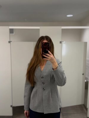 Camille Dufresne Instagram - Les outfits que j’ai mis au travail dernièrement ☀️ vos prefs ? 😍