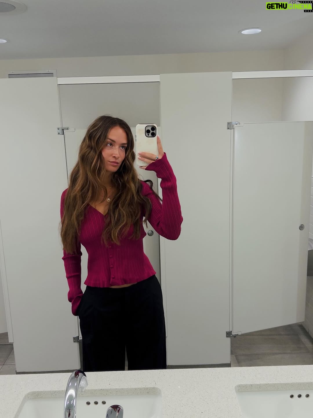 Camille Dufresne - 1.4K Likes - Les outfits que j’ai mis au travail dernièrement ☀️ vos prefs ? 😍