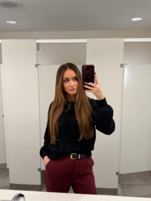 Camille Dufresne Instagram - Les outfits que j’ai mis au travail dernièrement ☀️ vos prefs ? 😍
