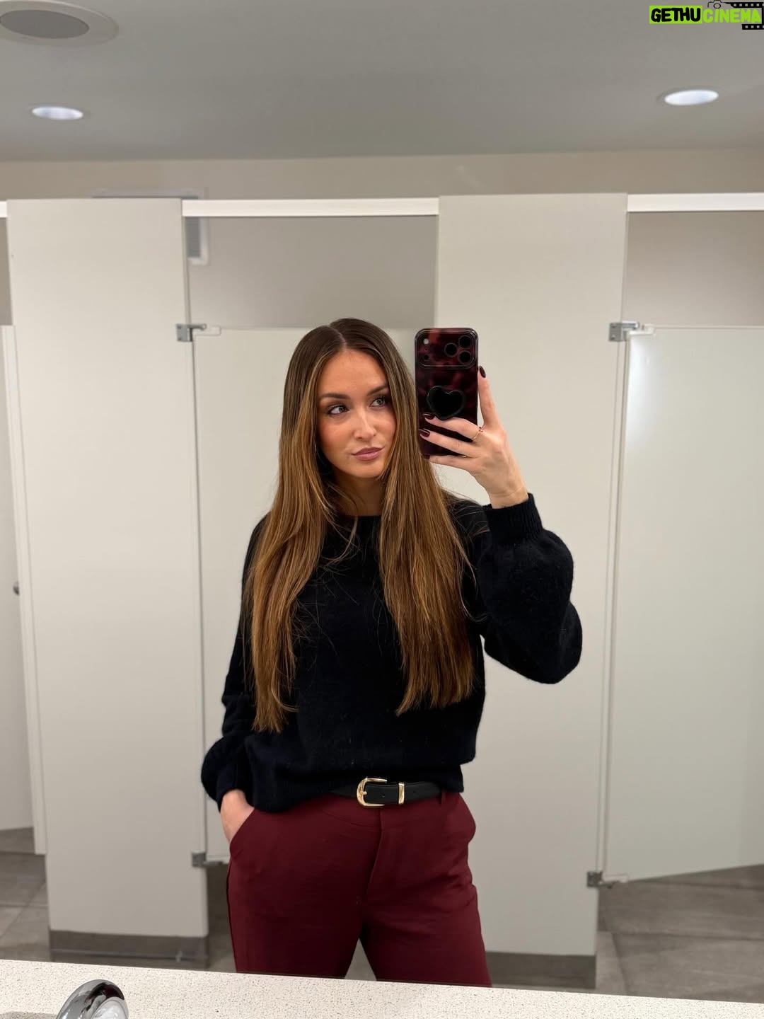 Camille Dufresne - 1.4K Likes - Les outfits que j’ai mis au travail dernièrement ☀️ vos prefs ? 😍