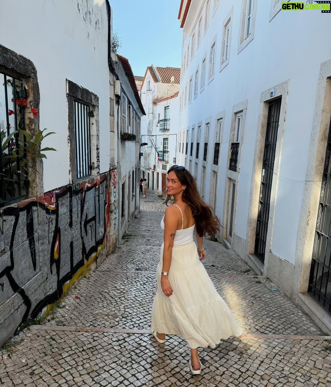 Camille Dufresne - 1K Likes - Souvenirs du Portugal 🇵🇹 ☀️