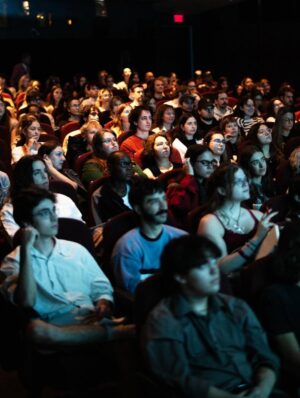 Camille Felton Instagram - Au @femontreal pour une 6ème année 💓 J’ai cofondé ce festival de cinéma avec @camille.felton en 2019, et j’ai de la misère à croire que ces deux cégepiens très désorganisés se sont rendus jusque-là 🤣

Merci à toute mon équipe sans qui ce ne serait pas possible de faire perdurer un projet aussi grand!

Photos @jayy_lavallee @charlesanmarcotte