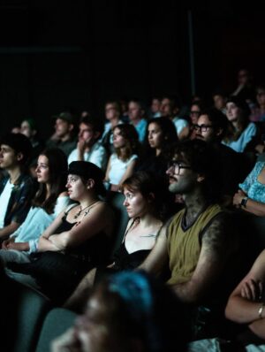 Camille Felton Instagram - Au @femontreal pour une 6ème année 💓 J’ai cofondé ce festival de cinéma avec @camille.felton en 2019, et j’ai de la misère à croire que ces deux cégepiens très désorganisés se sont rendus jusque-là 🤣

Merci à toute mon équipe sans qui ce ne serait pas possible de faire perdurer un projet aussi grand!

Photos @jayy_lavallee @charlesanmarcotte