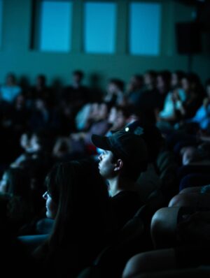 Camille Felton Instagram - Au @femontreal pour une 6ème année 💓 J’ai cofondé ce festival de cinéma avec @camille.felton en 2019, et j’ai de la misère à croire que ces deux cégepiens très désorganisés se sont rendus jusque-là 🤣

Merci à toute mon équipe sans qui ce ne serait pas possible de faire perdurer un projet aussi grand!

Photos @jayy_lavallee @charlesanmarcotte