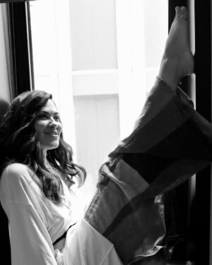 Camille Guaty Instagram - beautiful @camilleguaty stars as bad ass truck driving single mom, Izzy, in the @jjabramsofficial hit thriller DUSTER. Camille describes stepping into her characters 70’s style wardrobe/hair/makeup and how playing Izzy stretched her as an actor. check the candid photo diary of her Duster press day in NYC, a detailed list of highlights from it , side passions, being a mom, partnering with @resolveorg on her quest to support women with fertility struggles as she has experienced first hand….and a most awesome bare essential……silliness! 🖤 #linkinbio 🤍
••••••••
photos/makeup: @tina_turnbow 
hair: @paulnortonhair 
stylist: @kristaroser 
dress: @halston robe: @victoriassecret white dress/jeans @veronicabeard 
#duster #70s #camilleguaty #crime #thriller #style #hbomax #infertility #ivf #bts