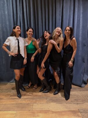 Candelaria Molfese Instagram - Una noche soñada con los míos! Que lindo cumplir 35 años rodeada de tanto amor! Gracias x todos los saludos ! Y por este lindo festejo! Feliz domingoooo ❤️🫶🏻😍